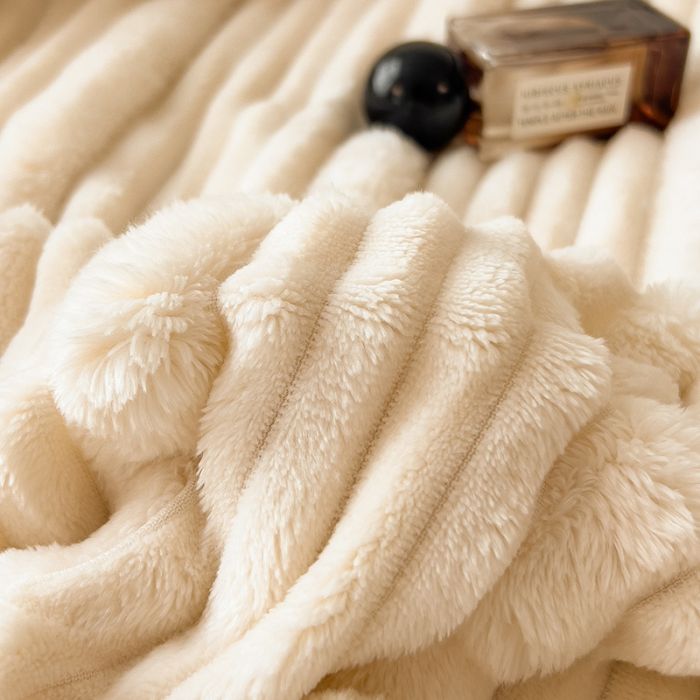 Luxury Ribbed Faux Fur Throw Blanket 180cm x 200cm Soft Cozy Home Decorative Blanket for Living Room