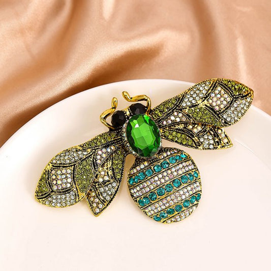 Sparkling Crystal Bee Brooch Pin | Fashion Lapel Accessory