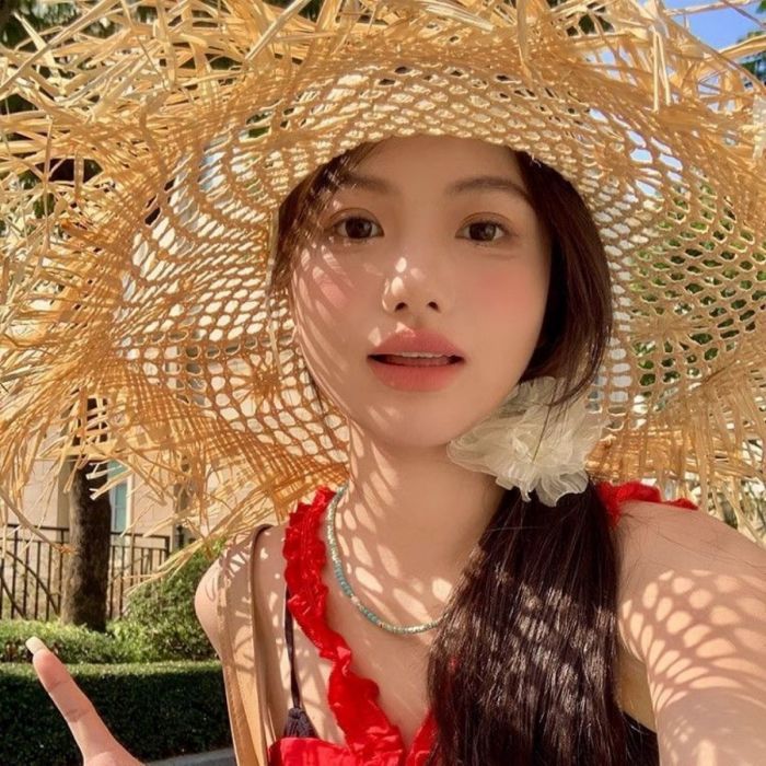 Elegant Women’s Straw Beach Hat | Wide Brim Summer Sun Hat for Travel & Holidays