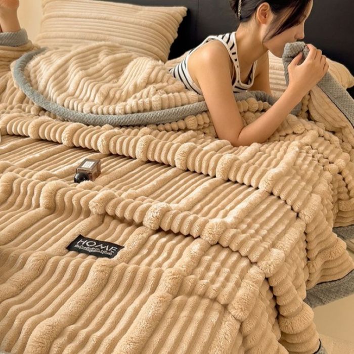 Luxury Ribbed Faux Fur Throw Blanket 180cm x 200cm Soft Cozy Home Decorative Blanket for Living Room