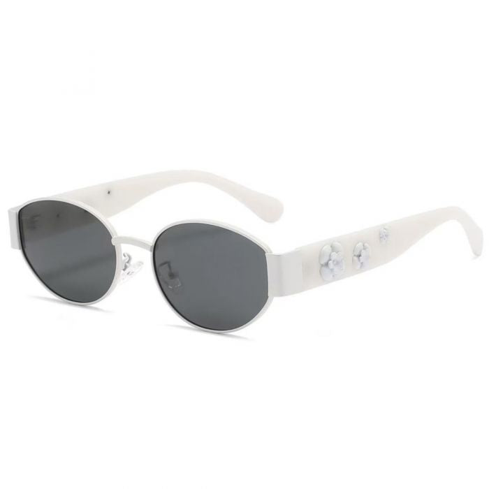 Retro Oval Sunglasses with 3 Flower Embellishments – Stylish UV Fashion Glasses