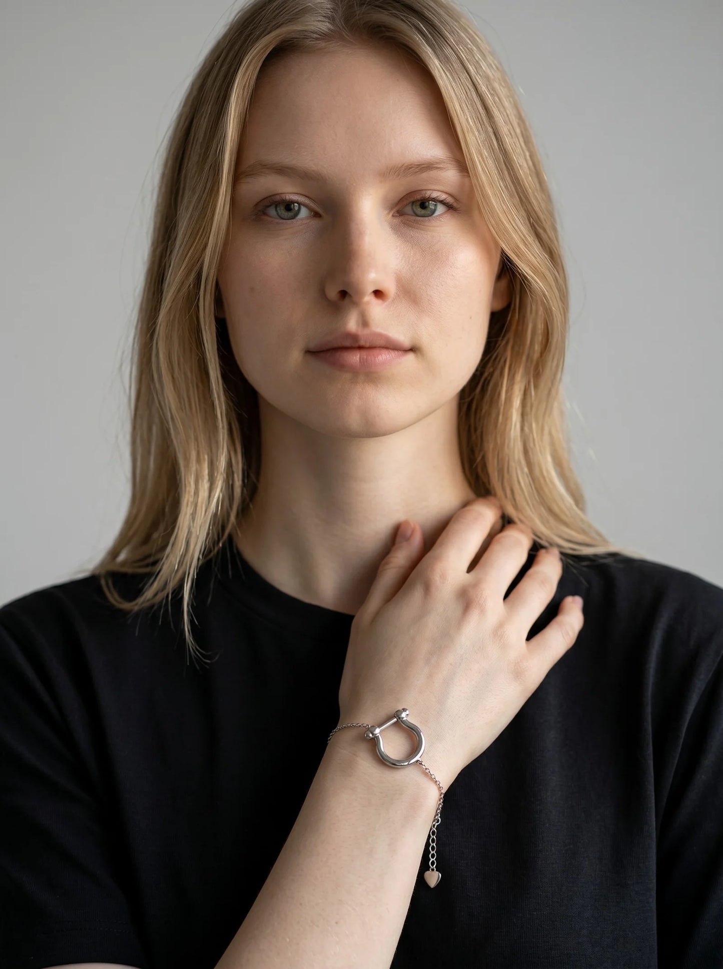 Minimalist D-Shackle Bracelet | Elegant Chain Jewelry