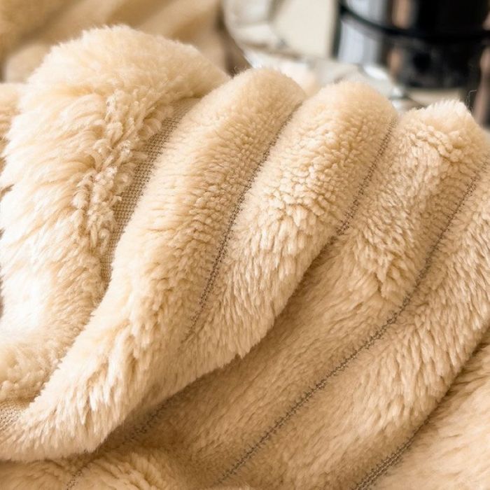 Luxury Ribbed Faux Fur Throw Blanket 180cm x 200cm Soft Cozy Home Decorative Blanket for Living Room