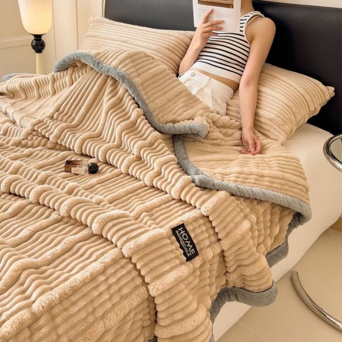 Luxury Ribbed Faux Fur Throw Blanket 180cm x 200cm Soft Cozy Home Decorative Blanket for Living Room