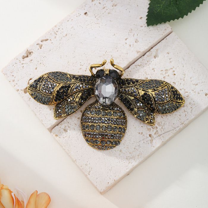Sparkling Crystal Bee Brooch Pin | Fashion Lapel Accessory
