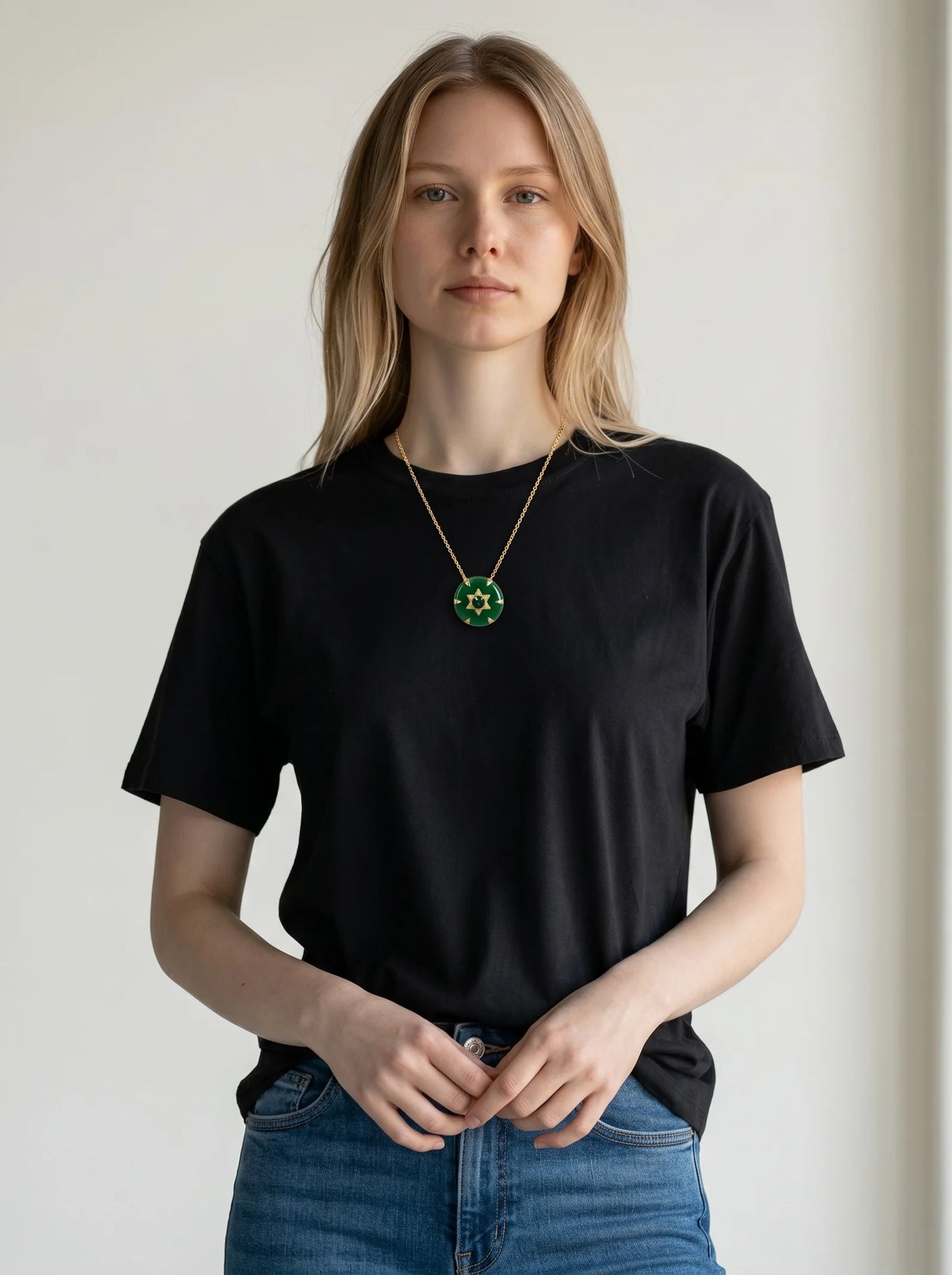 Elegant Round Pendant Necklace | Gold Star Crystal Charm Necklace | Women’s Statement Jewellery ✨💚