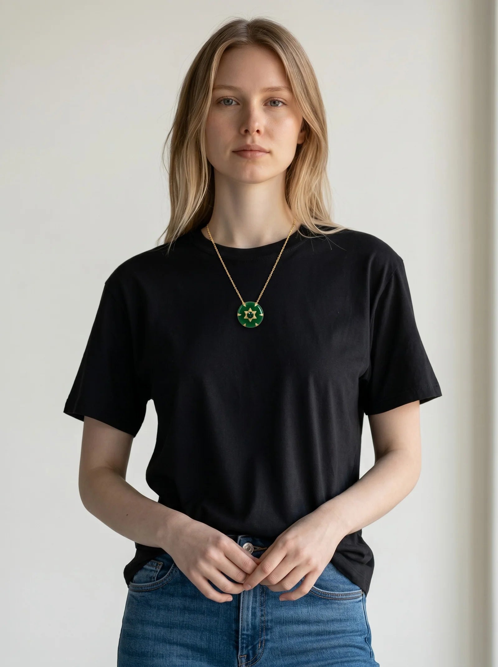 Elegant Round Pendant Necklace | Gold Star Crystal Charm Necklace | Women’s Statement Jewellery ✨💚