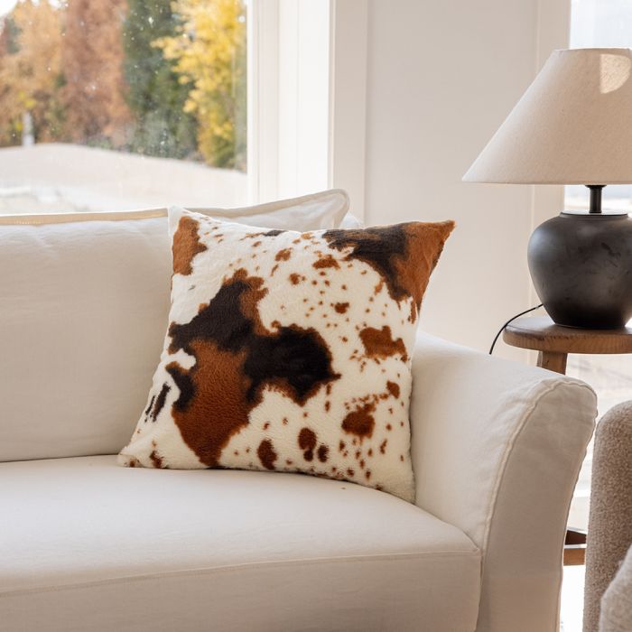 Luxury Faux Fur Cushion Pillow – Ultra Soft & Cozy Decorative Cushion