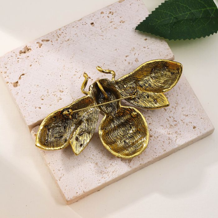 Sparkling Crystal Bee Brooch Pin | Fashion Lapel Accessory