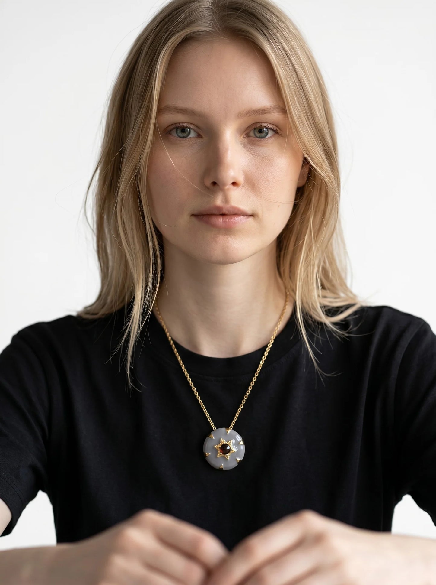 Elegant Round Pendant Necklace | Gold Star Crystal Charm Necklace | Women’s Statement Jewellery ✨💚