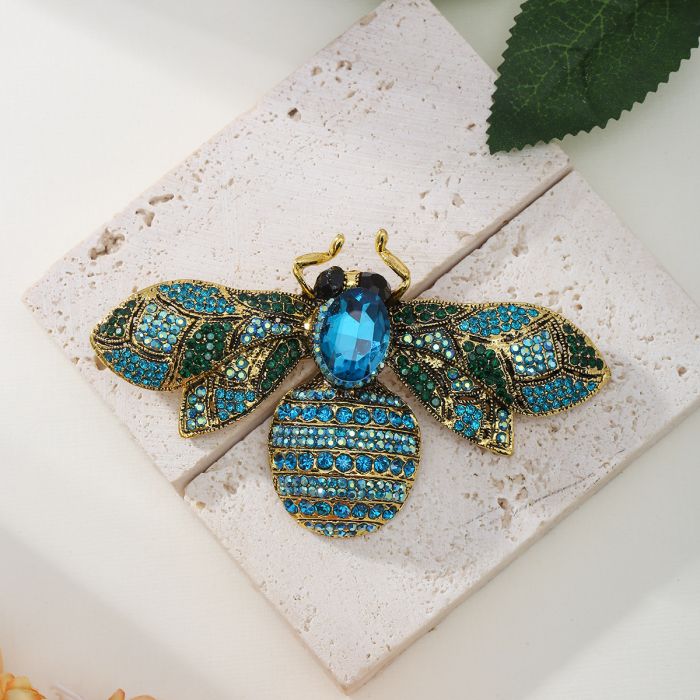 Sparkling Crystal Bee Brooch Pin | Fashion Lapel Accessory